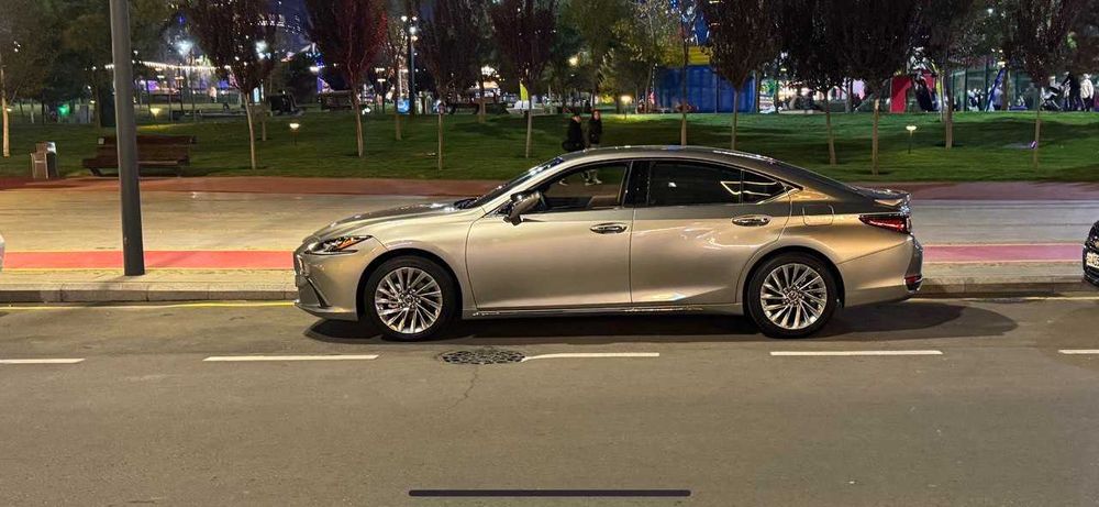 Lexus ES 300 Hybrid
