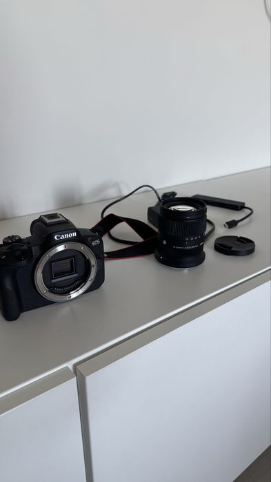 De vanzare Canon EOS R50 si obiectiv Sigma 18-50 F2.8