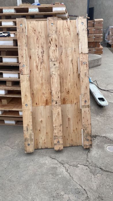 Поддоны отличное качество не дорого практически новый.