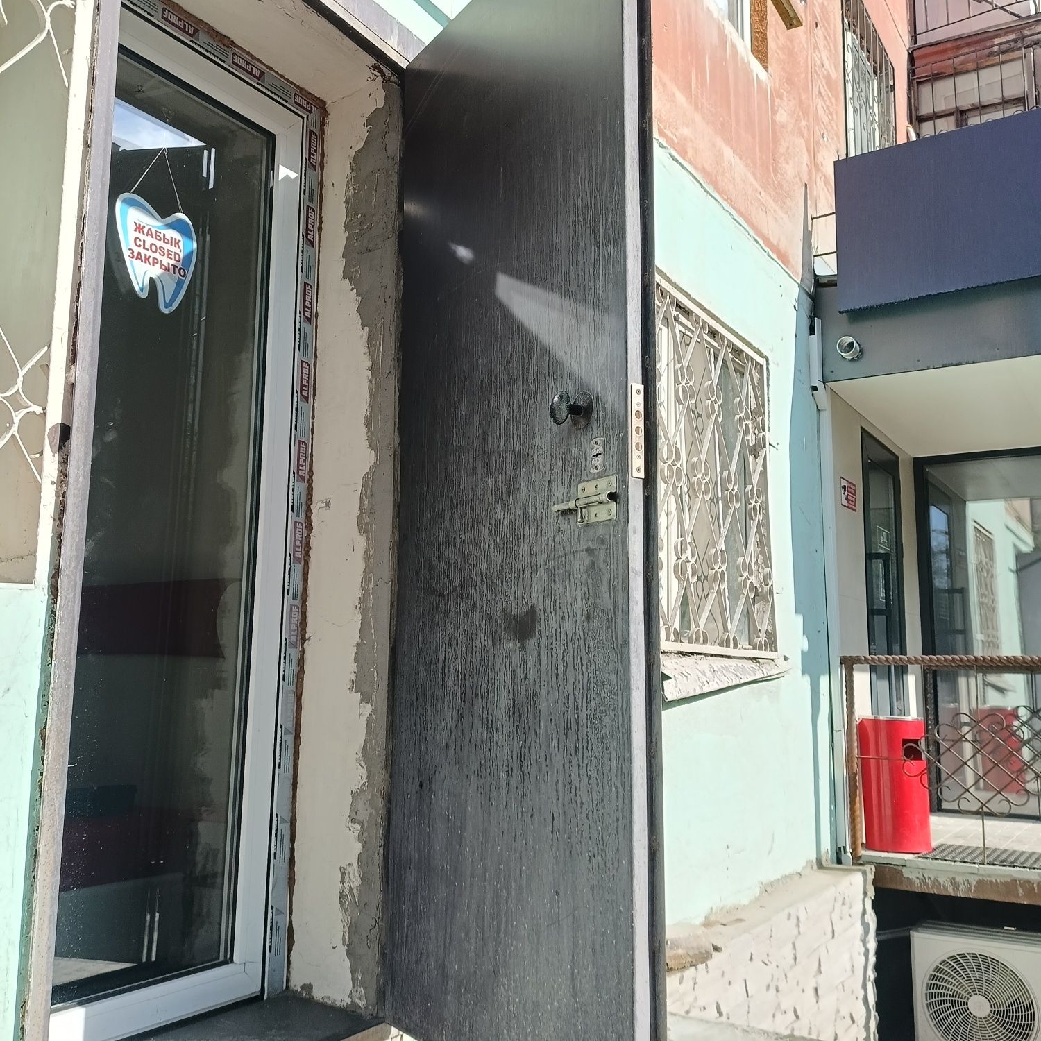 Продам металлическую дверь