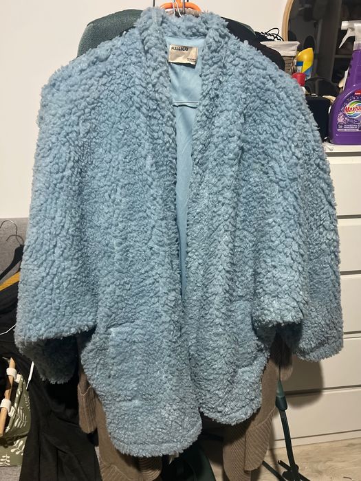 Jachetă blană pull&bear fără închidere xs ( merge oricât este oversize