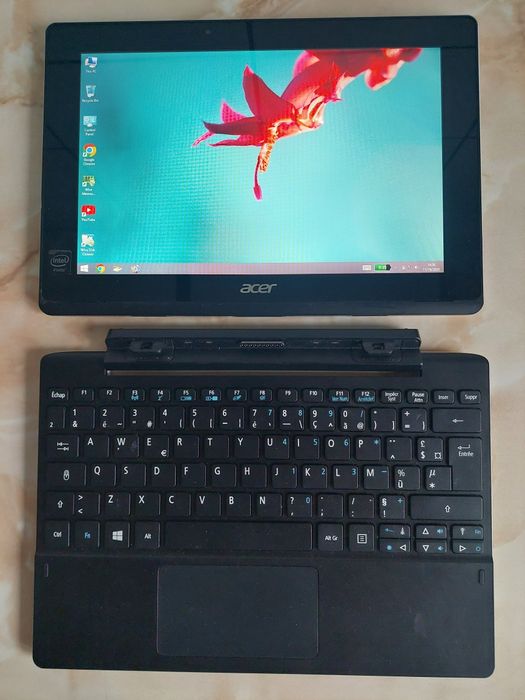 Vând laptop (tabletă + tastatură) Acer POYCY, perfect funcțional /poze