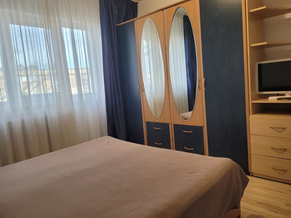 Inchiriez apartament 3 camere Rovine