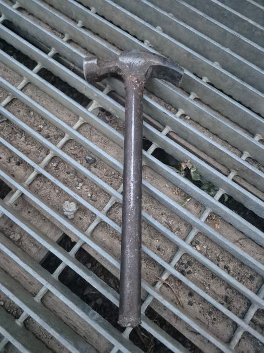 продам железный молоток