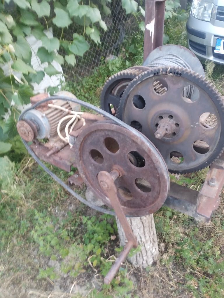 Vând troliu manual și electric