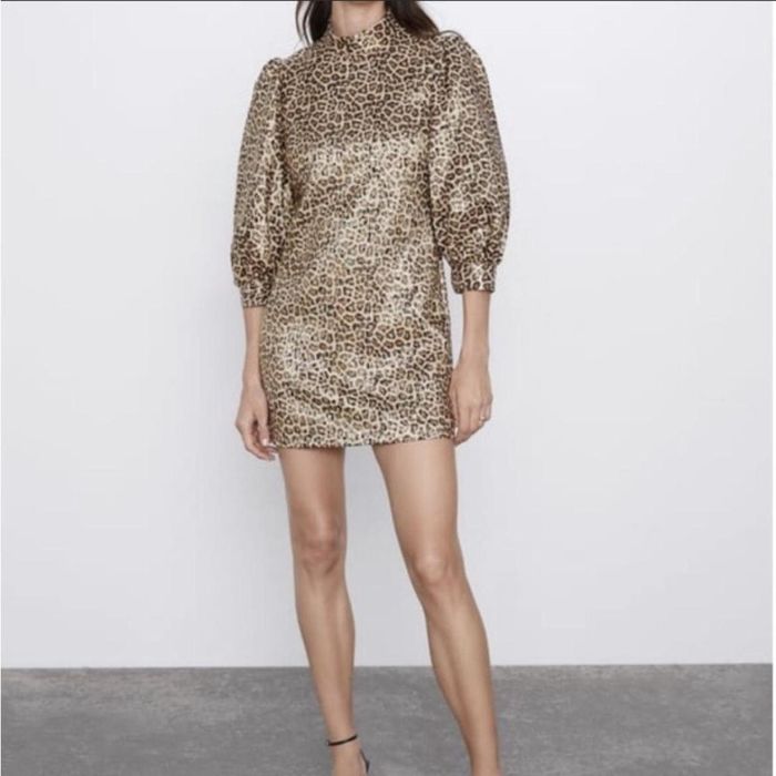 ZARA НОВА рокля в размер L