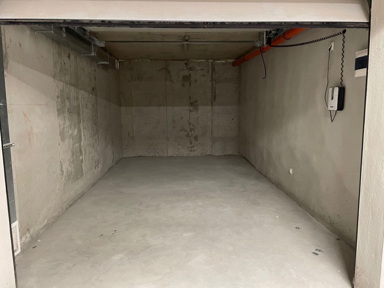 Дава се под наем Тристаен апартамент в София, Център - 89 кв.м за 1100 € - Снимка #9