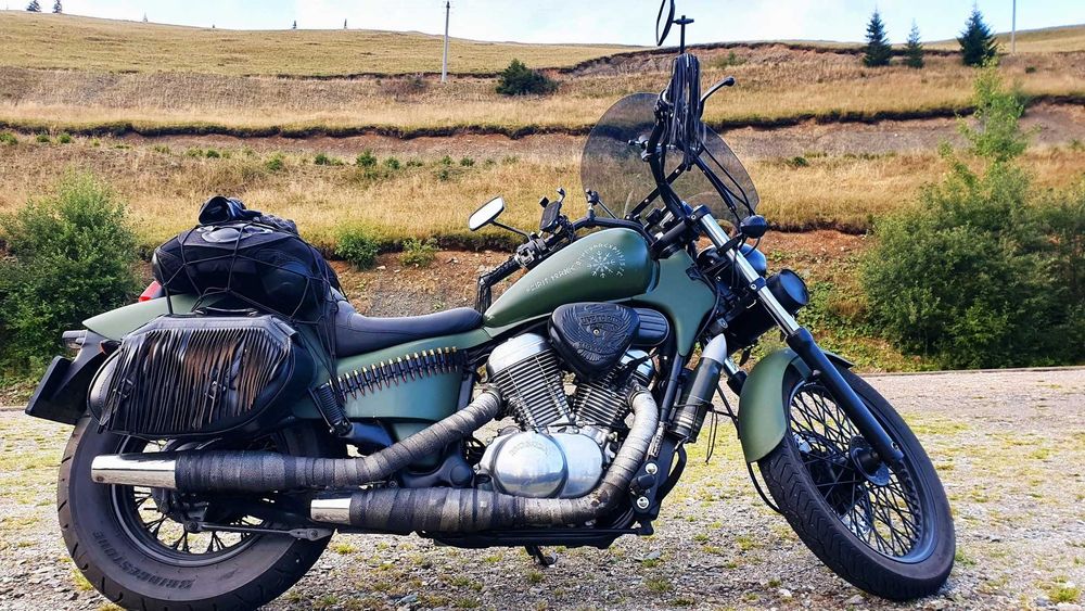 Honda Shadow VT 600 CX cu personalitate unică, stil militar