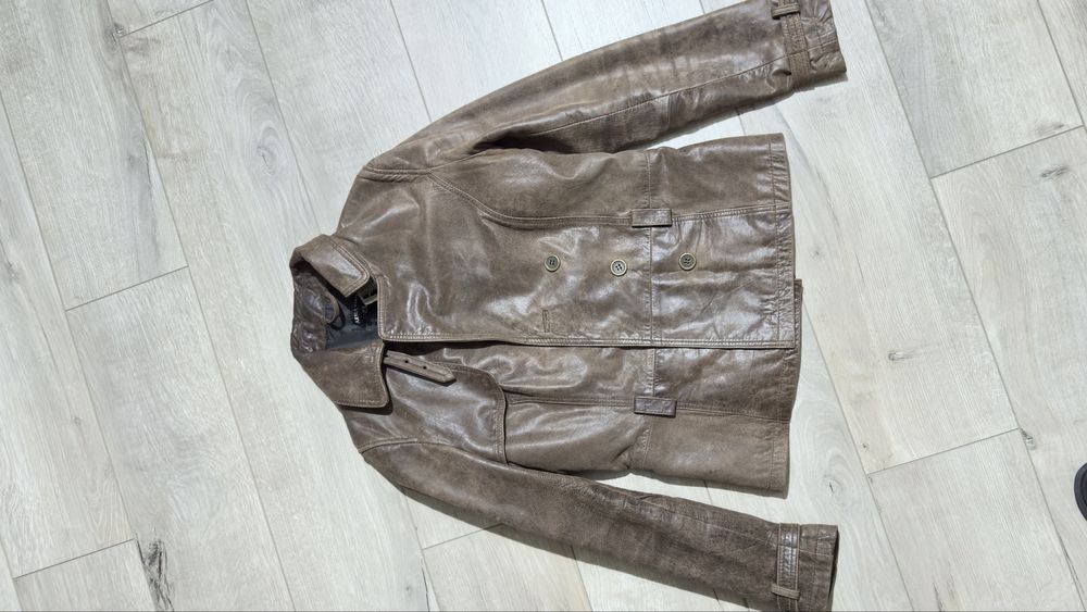 Дамско Кожено яке в добро състояние