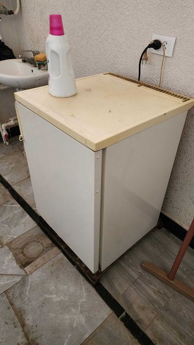 Продам Холодильник. Отлично работает.