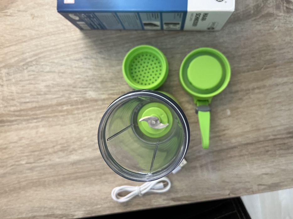 Set blender pottabil si aparat ras