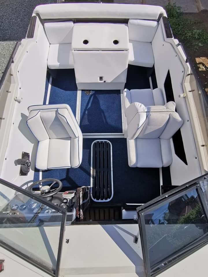 Barca cabinata 5.75m, motor inboard 170cp