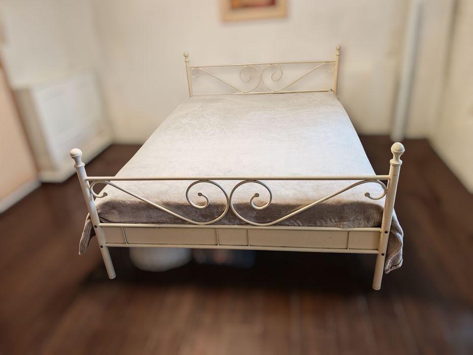 Метално винтидж легло