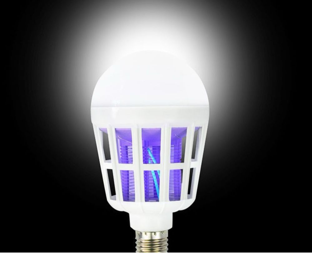 LED крушка против комари с адаптор за стена