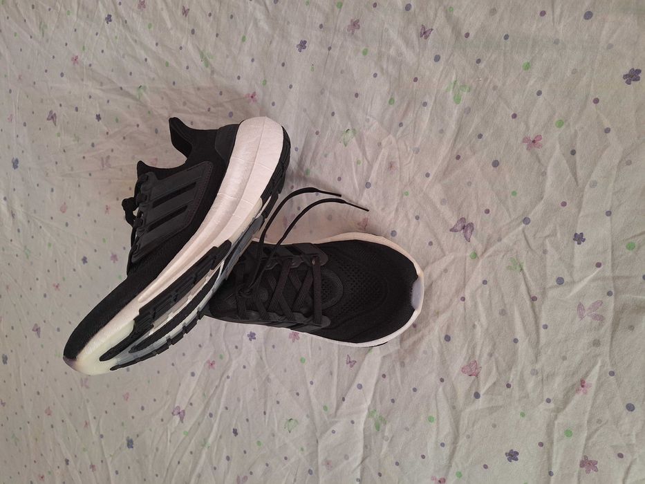 Дамски маратонки Adidas Ultraboost,Чисто нови.