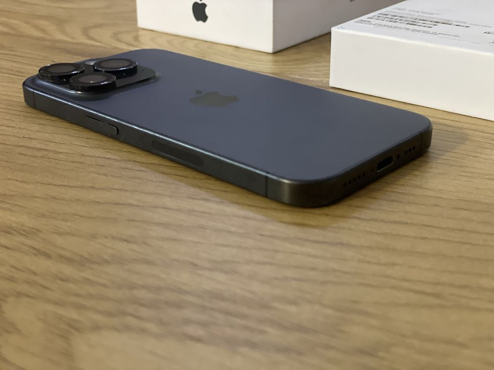 Бартер iPhone 15 pro 256 gb E-sim USA 94% black titanium