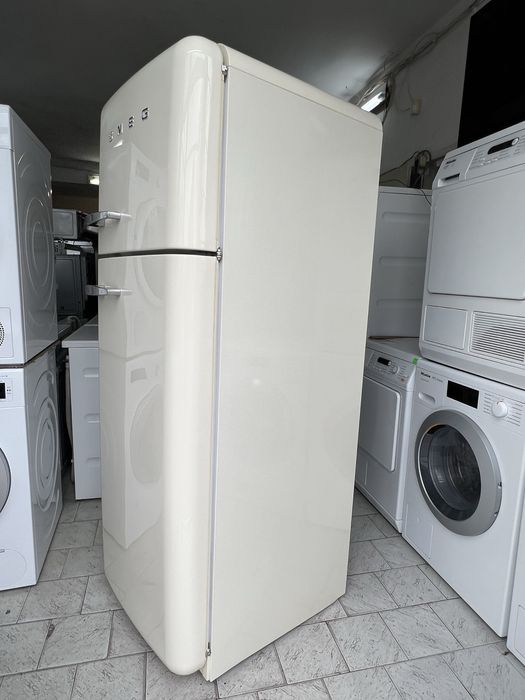 Хладилник Smeg цвят крем