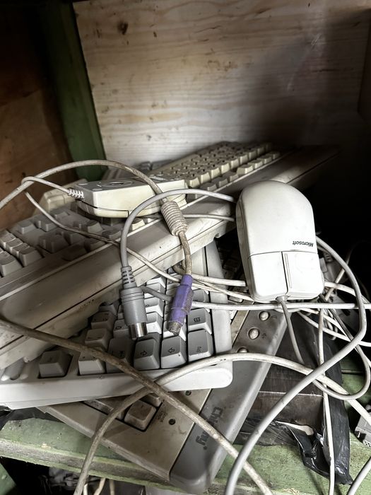 Lot unitati vechi si piese IT.