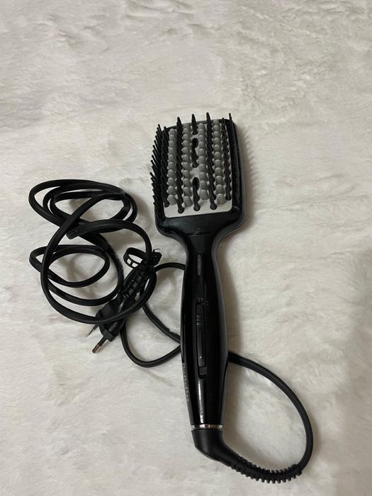 Perie electrica pentru indreptarea parului Babyliss