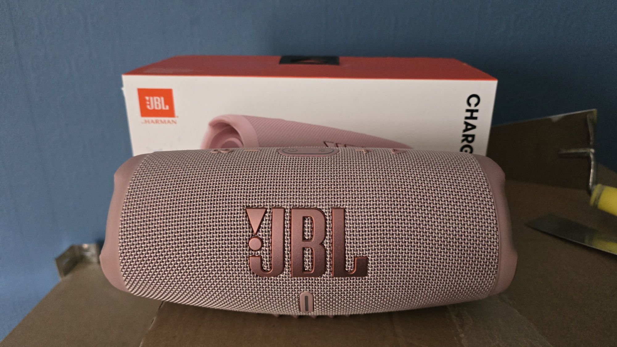 JBL Charge 5 взимана от ozone