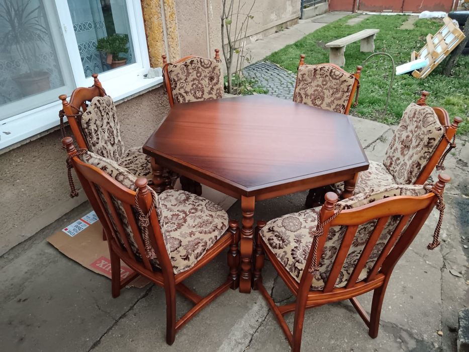 Masă masivă extensibilă cu 6 scaune