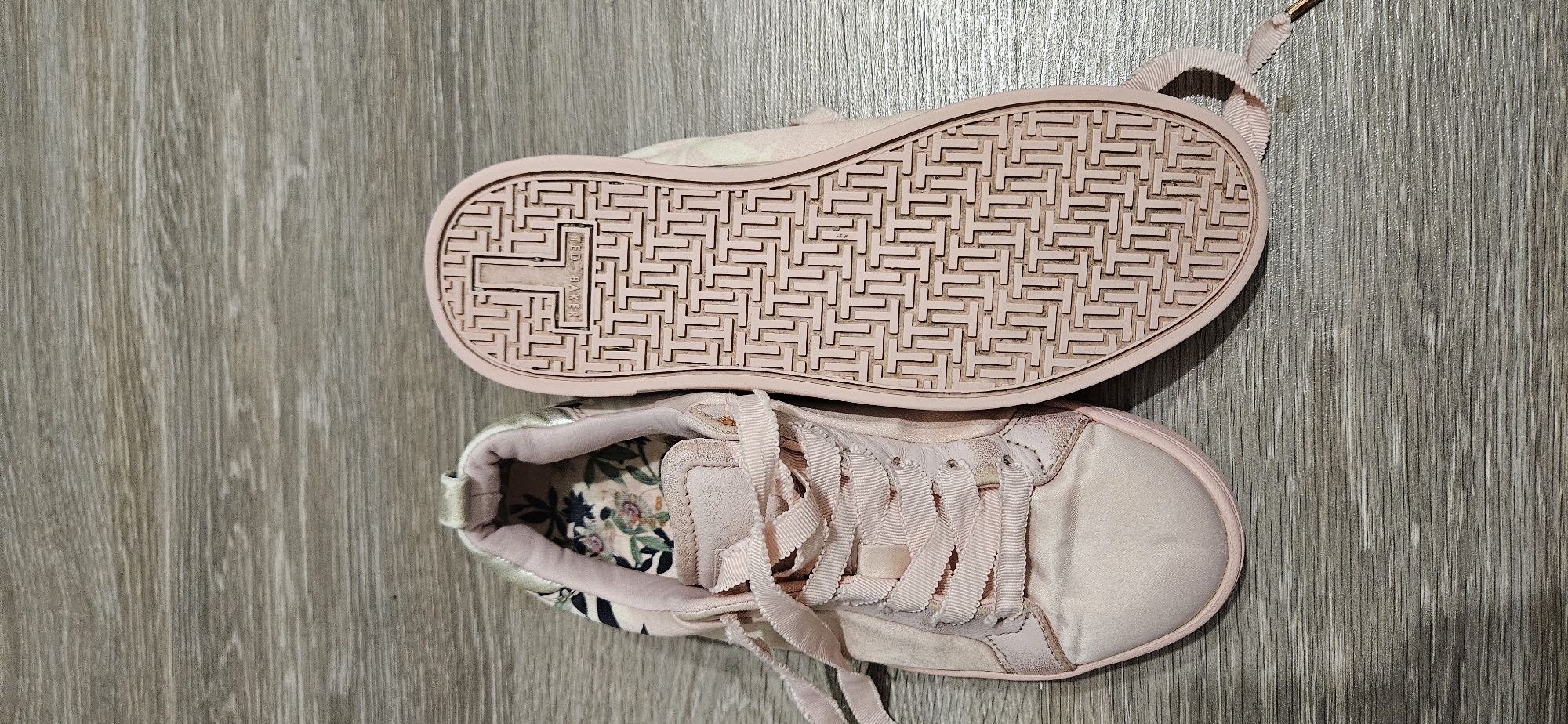 Сникърси Ted Baker и маратонки Nike