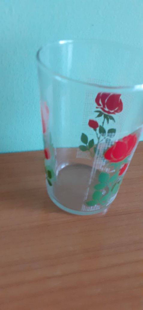 Стъклени чаши сервиз с роза