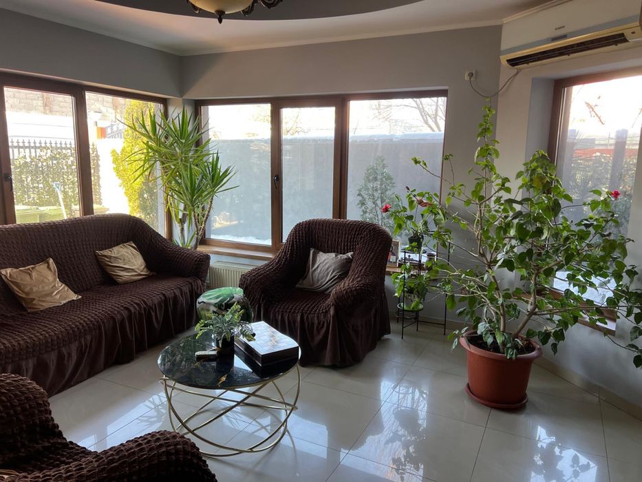 Inchiriez garsoniera in vila !