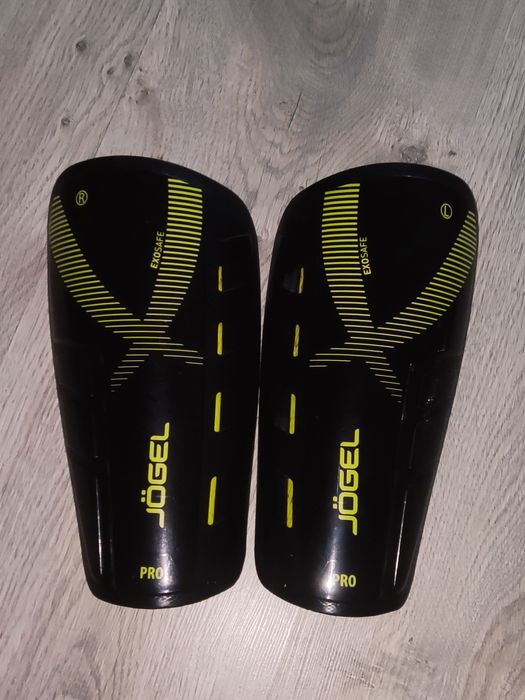 Продаю щитки, гетры и держатель