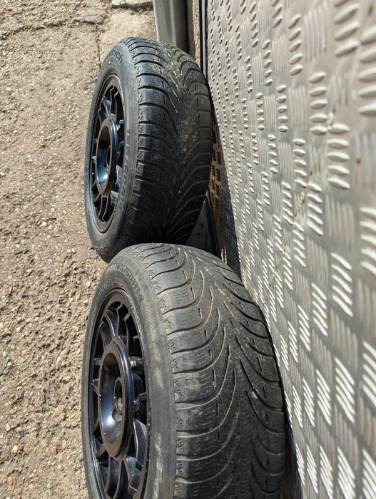 Set de 4 jante aliaj cu cauciucuri de iarna 185/60/R14