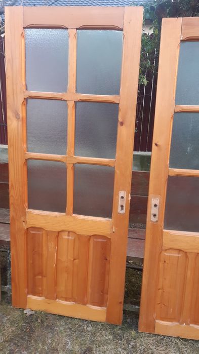 Uși de interior de brad lăcuit, fără toc