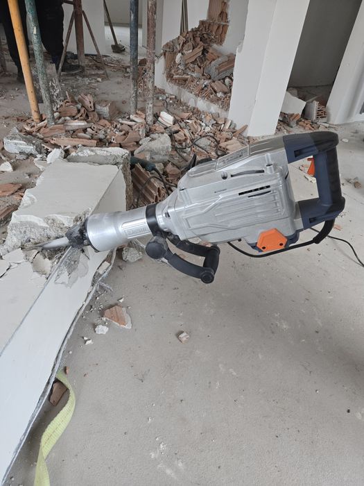 Închiriez picamer/ demolator