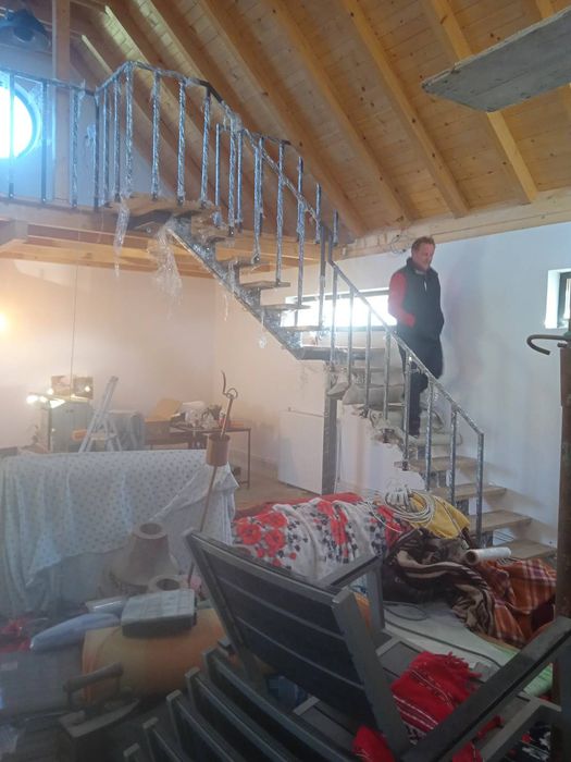 Scări interioare și exterioare.