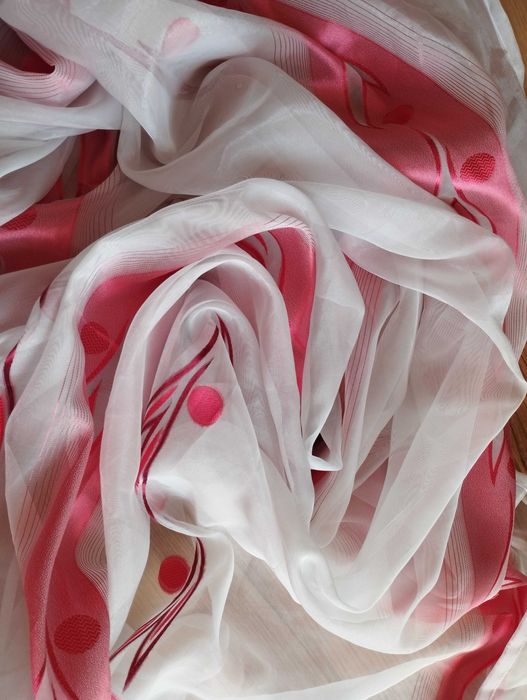 Vând perdea, draperie, șine cu roșu 820 cm