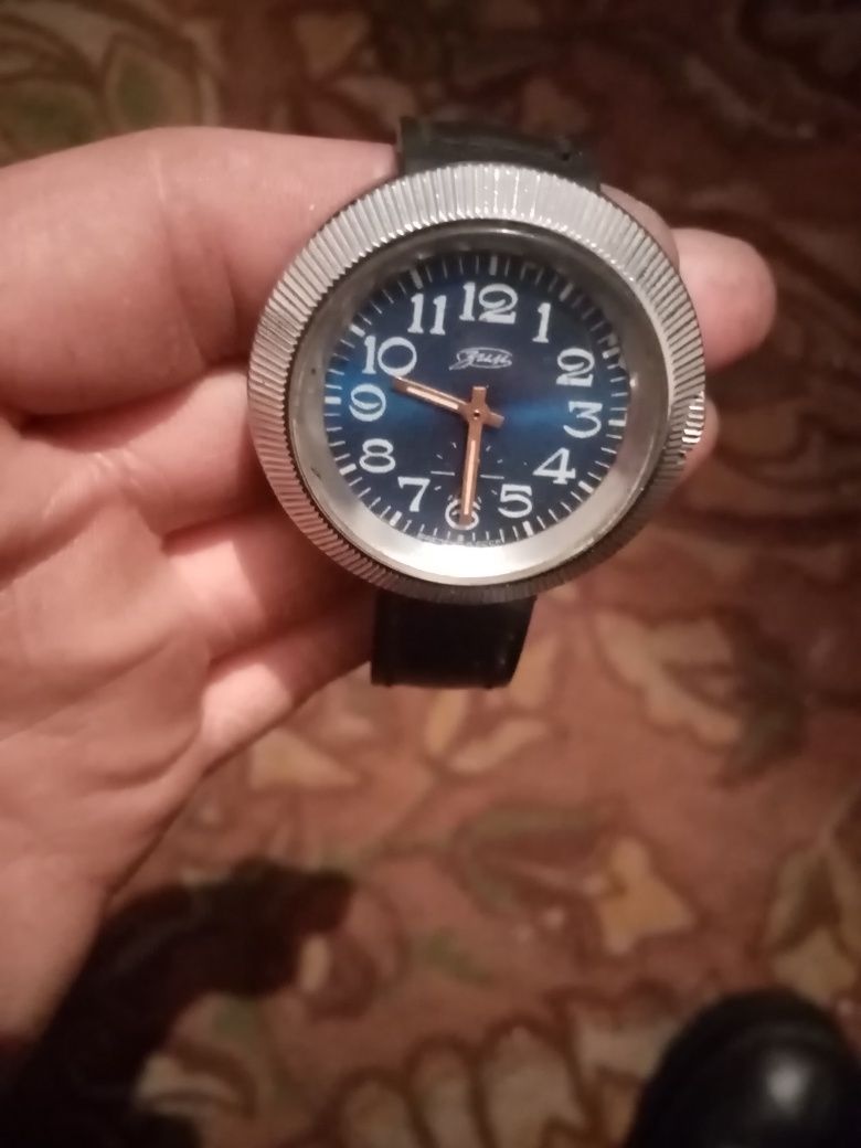 Продам механические часы СССР Зим