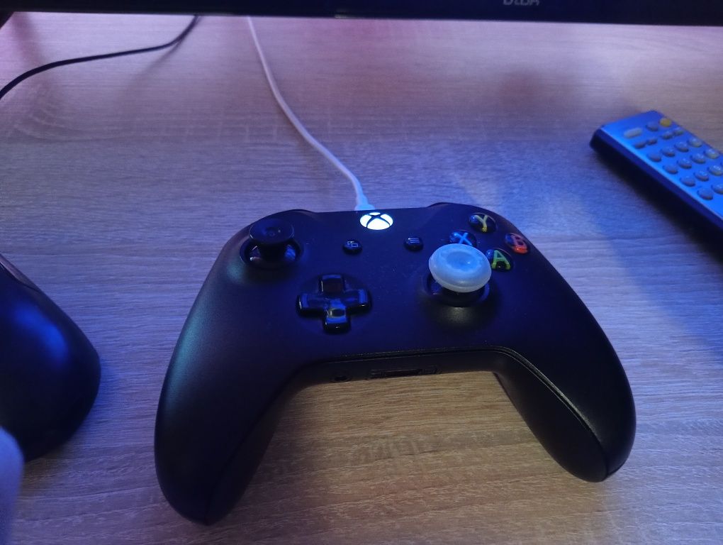 Xbox One 1 terra + Controller