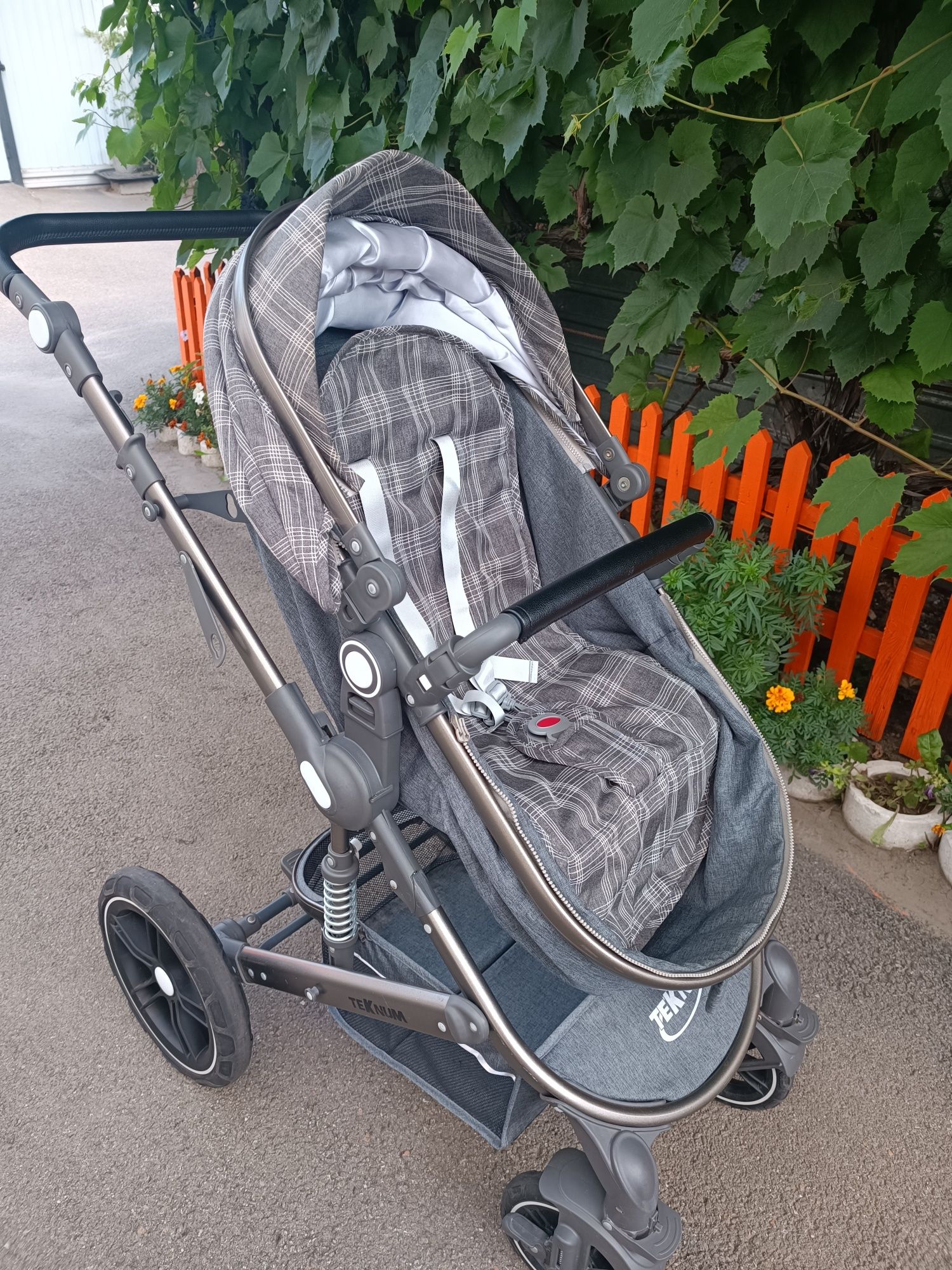 Продам детскую коляску