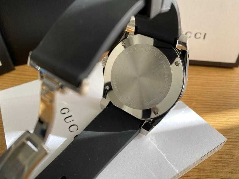 Часовник Gucci YA136204 Men's Black Rubber Strap Watches