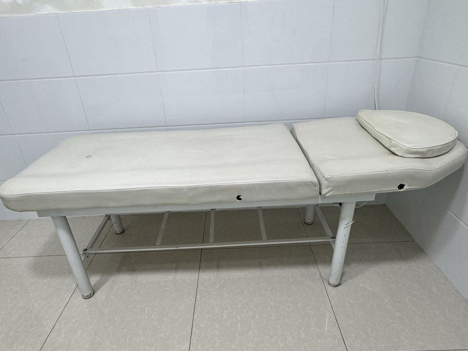 Медтехника медоборудование кушетка шкаф стол двери кондиционер