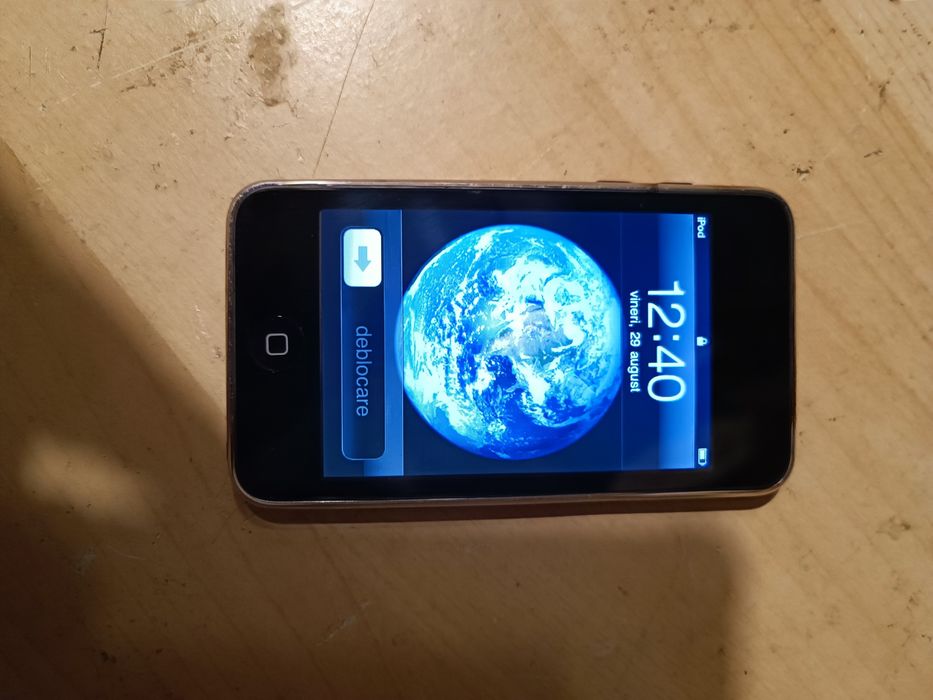 Vând Ipod 16 gb/cablu date incarcare