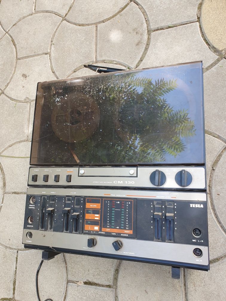 Magnetofon Tesla CM 130