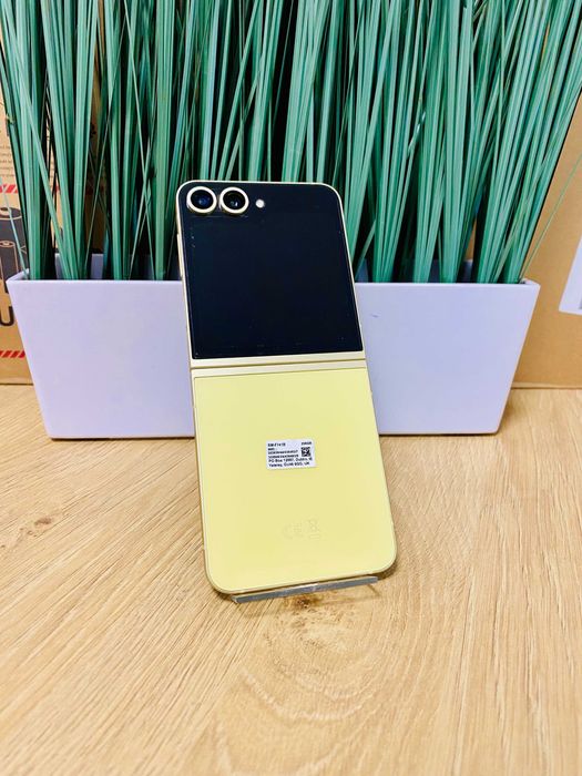 НОВ !!! Samsung Galaxy Z Flip6, 12GB RAM, 256GB, 5G, Yellow