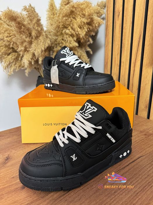 39-46 Louis Vuitton Black