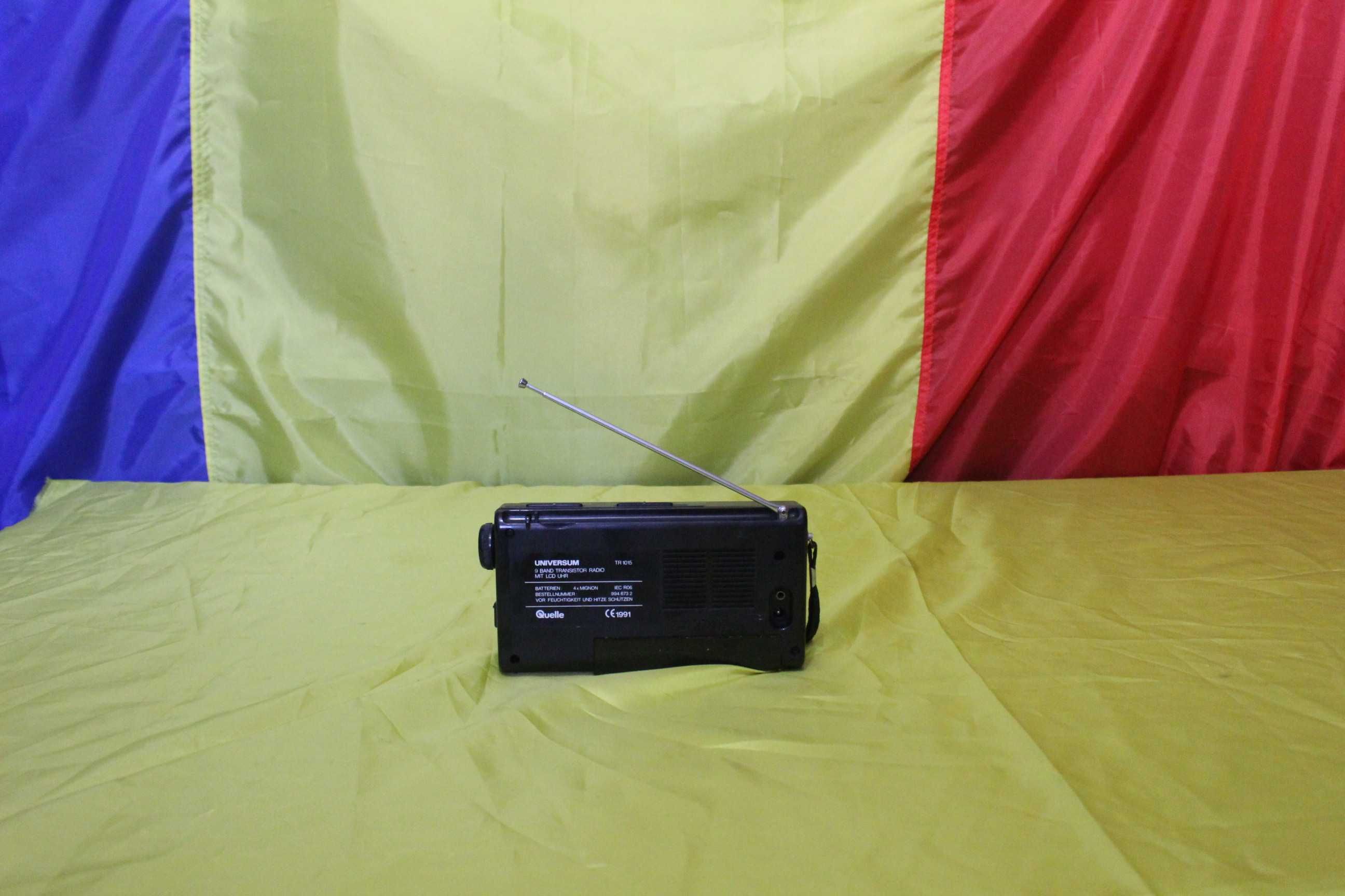 Radio  cu ceas alarma vechi - ( Germania) UNIVERSUM tr-1015