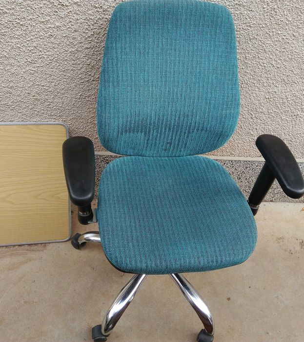 Офис стол - въртящ се, регулиране на височина и на подлакътниците