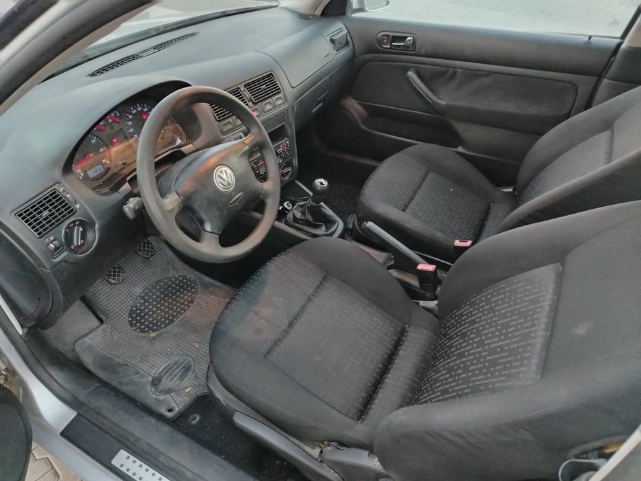 Vând vw golf 4 an 2004 motor 1,4 benzina