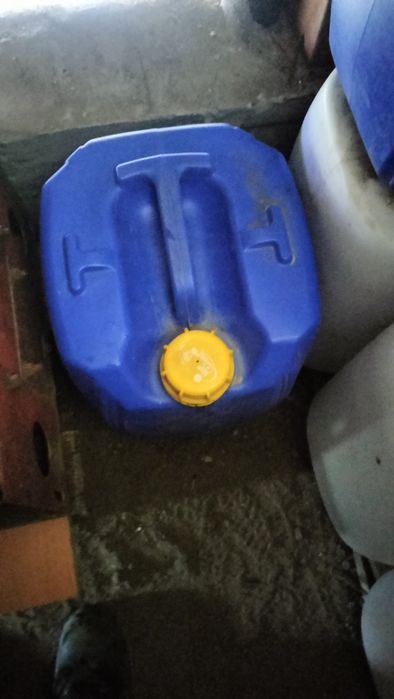 Канистры и ведро чистые 30 литровые