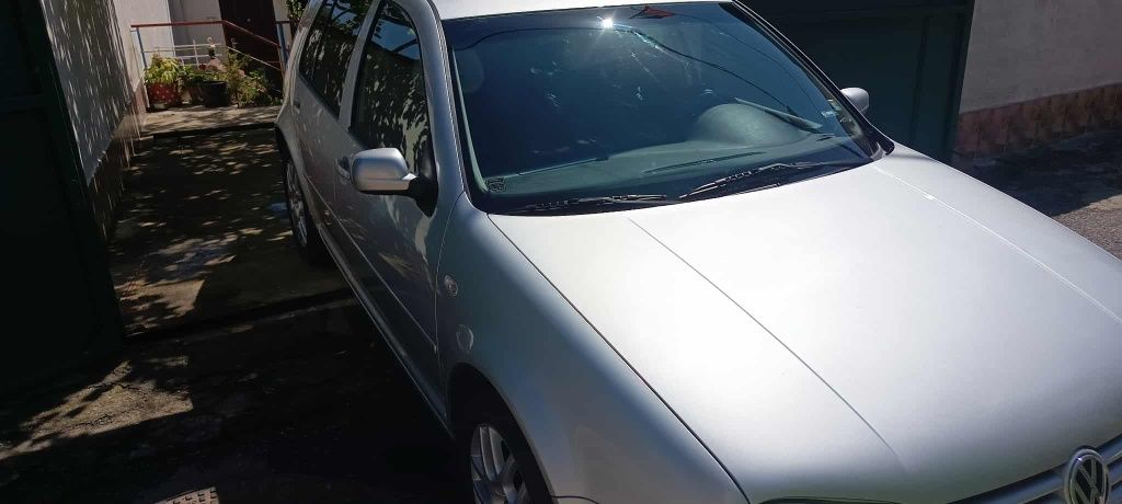 Продава се верният другар VW Golf 4