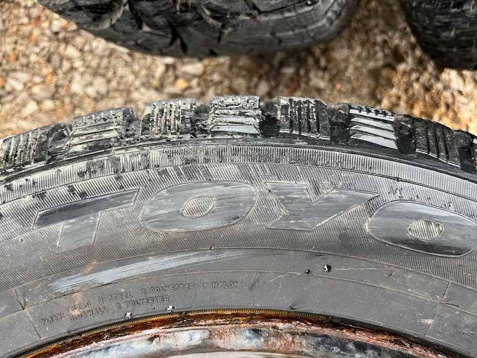 Гуми 215/60R17 Toyo Observe GT-3-ICE