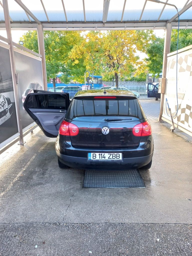 Golf 5 benzină  1,6 FSI